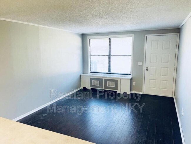Building Photo - 802 Amhurst Dr