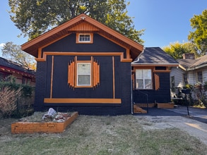 Building Photo - 1629 Netherwood Ave