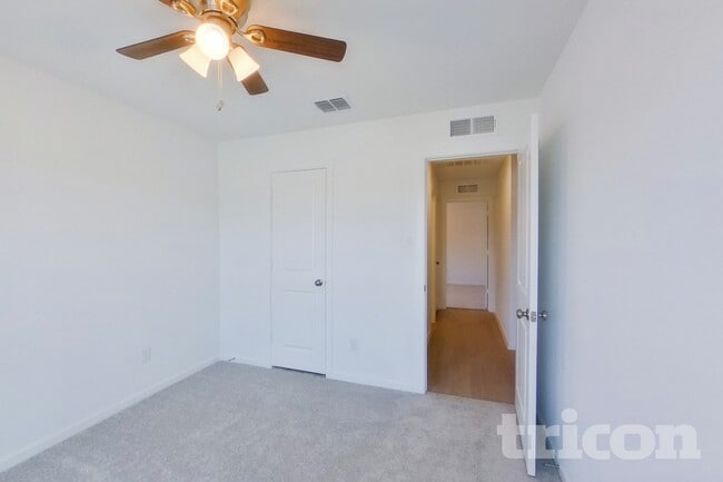 Building Photo - 807 Ginkgo Wy