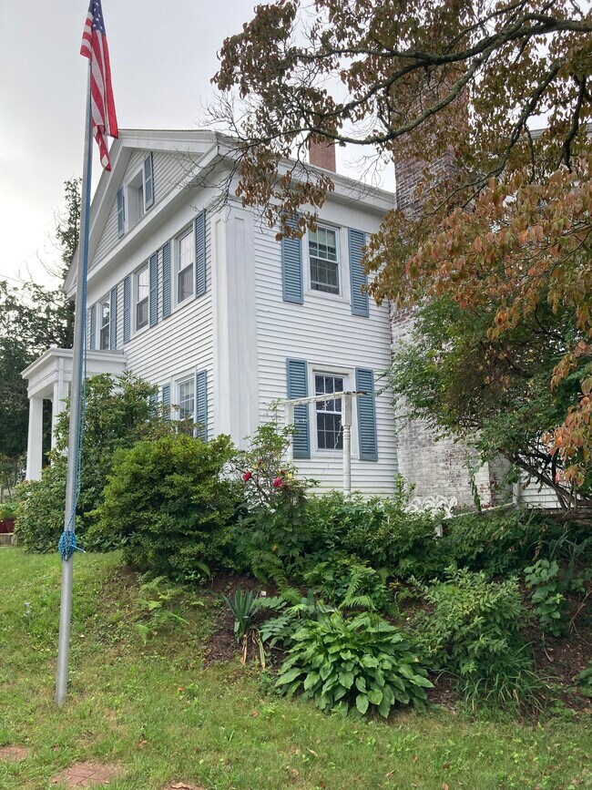 Building Photo - 15 Cross St