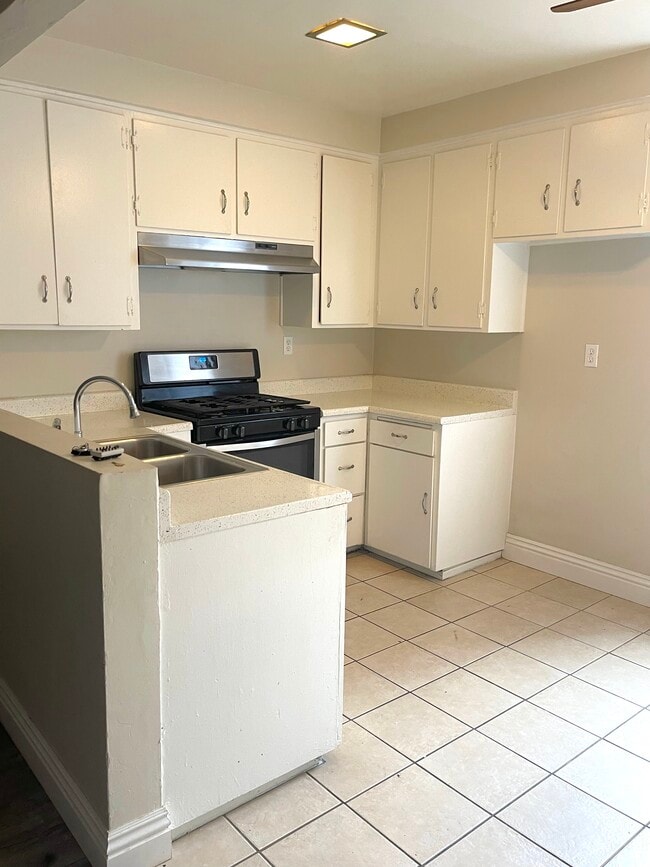 Foto del edificio - 562 Silverwood Ave