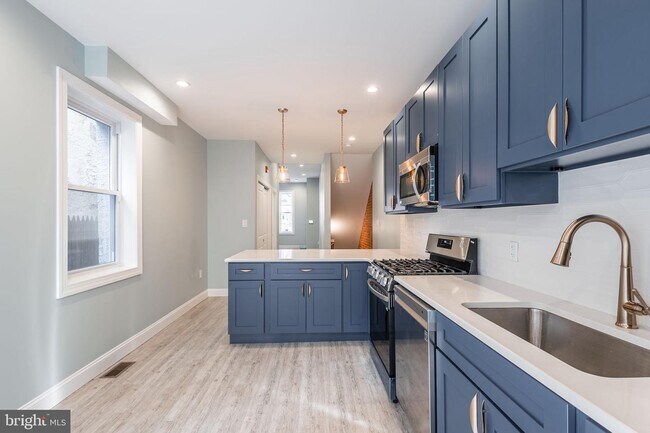 Building Photo - 3030 W Girard Ave