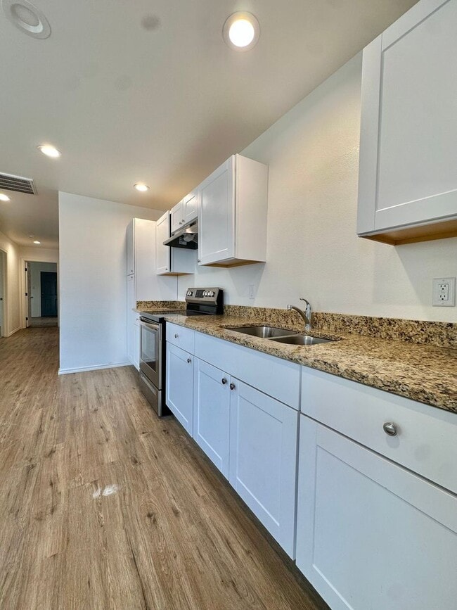 Building Photo - COMING SOON!! SEPTEMBER!!! - Newly Built 3-Bedroom Duplex!