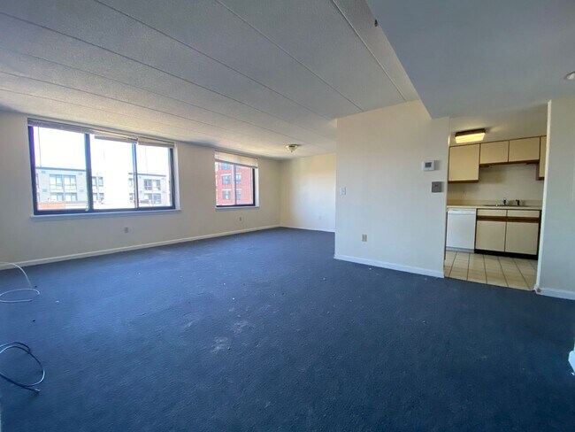 Foto del edificio - 77 Brainerd Rd