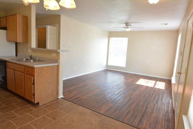 Building Photo - 2202 Wright Way
