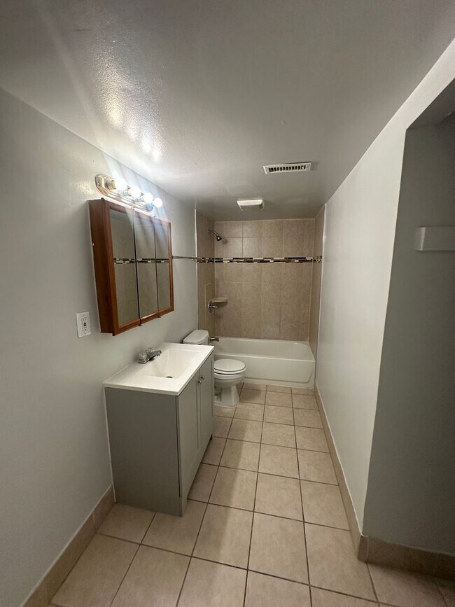 Foto del edificio - 1911 W Baltimore St