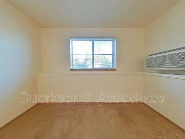 Foto del edificio - 2960 NW Tyler Ave