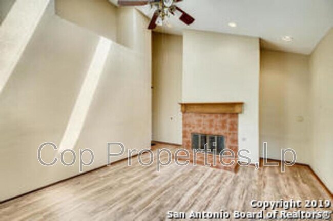 Building Photo - 8633 Datapoint Dr