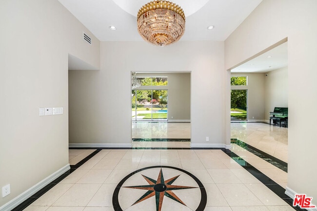 Building Photo - 1860 Loma Vista Dr