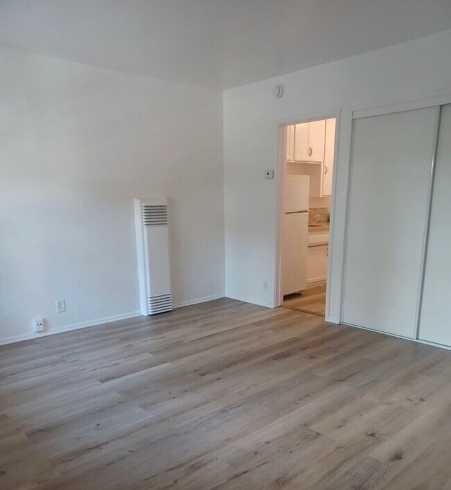 Foto del edificio - 4820 W Slauson Ave