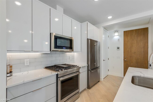 Building Photo - 1 br, 2 bath Condo - 332 Newark Ave