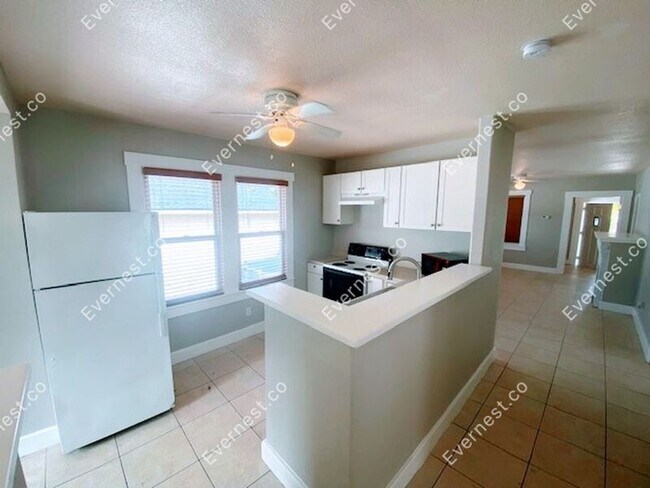 Foto del edificio - 308 W Warren Ave