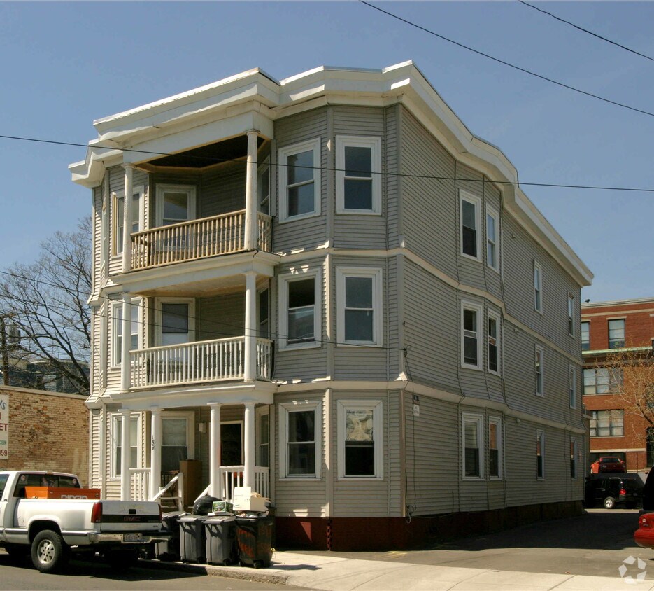 157159 Essex St, Lynn, MA 01902 Apartments in Lynn, MA