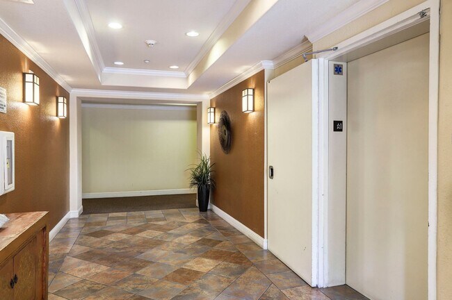 Foto del edificio - 1 Bed / 1 Bath South San Francisco Condo f...