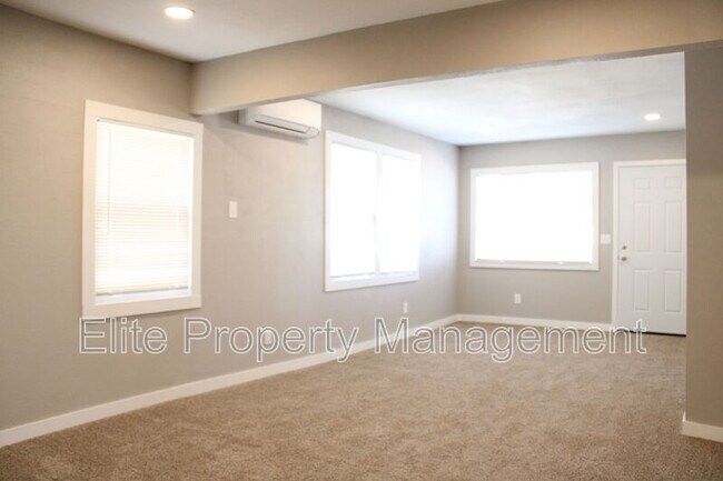 Building Photo - 1639 E Orman Ave