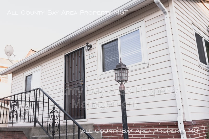 Primary Photo - 823 6th Ave