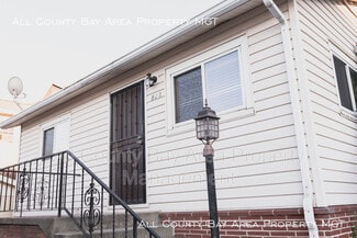 Building Photo - 823 6th Ave