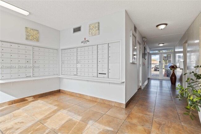 Building Photo - 1801 S Treasure Dr