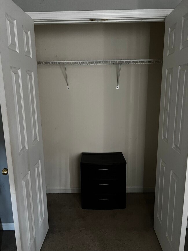 Foto del edificio - 360 Burch Rd