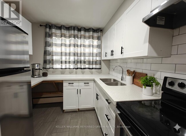 Photo du bâtiment - 2979 Lawrence Ave E