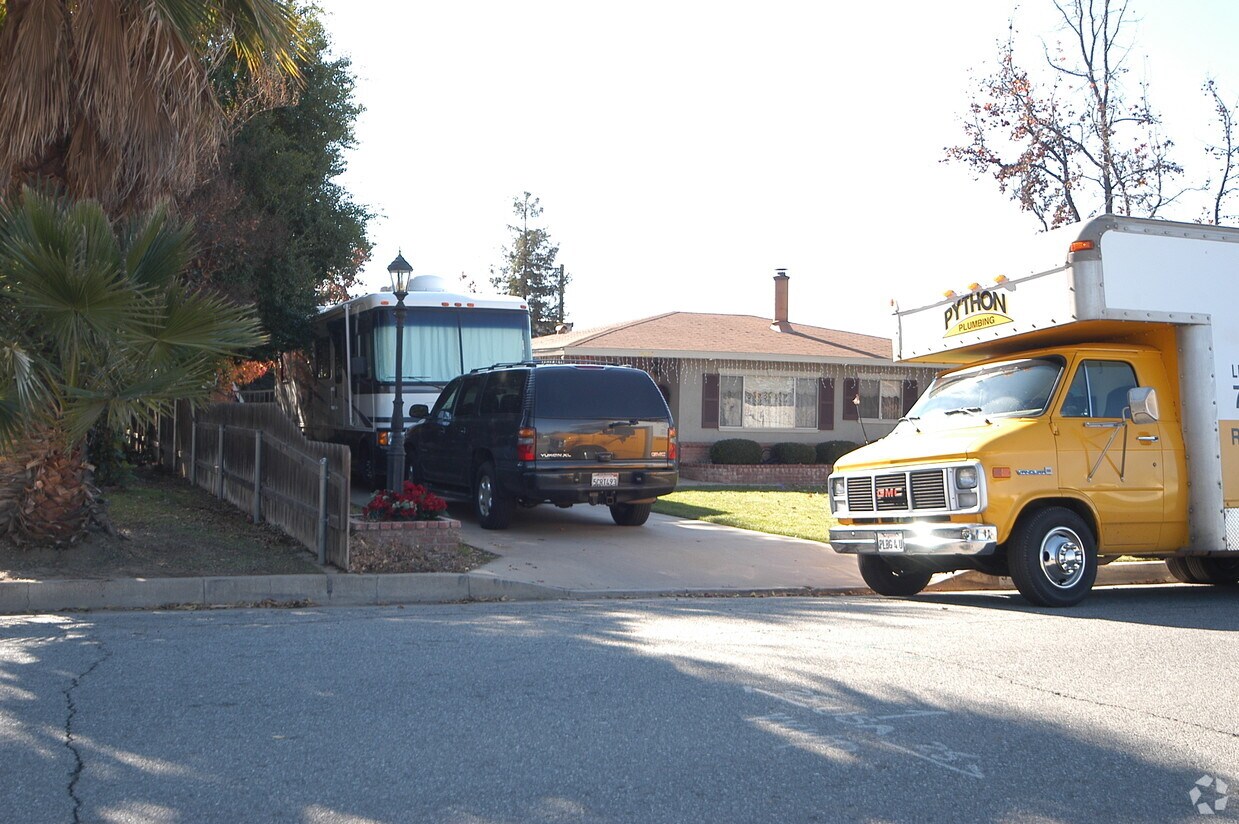 Primary Photo - 34025-34205 Avenue J