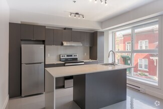 Building Photo - 4350 Av. de l'Hôtel-de-Ville