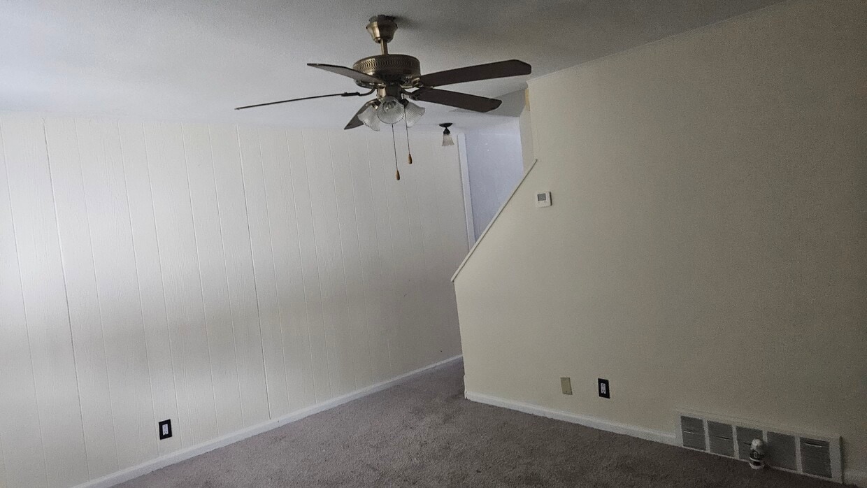 Primary Photo - 209 Dalepark Dr