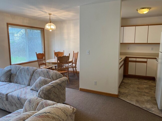 Building Photo - 4239 Wintergreen Cir