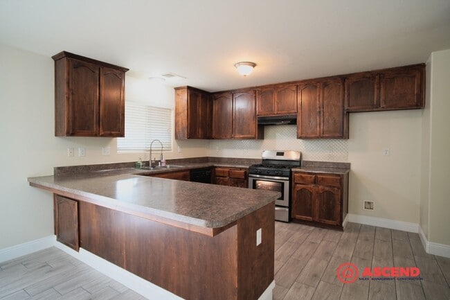 Building Photo - Stunning 2 Story Home!