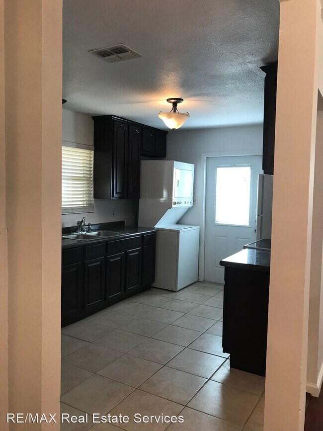 Building Photo - 2 br, 1 bath House - 3143 Fuller
