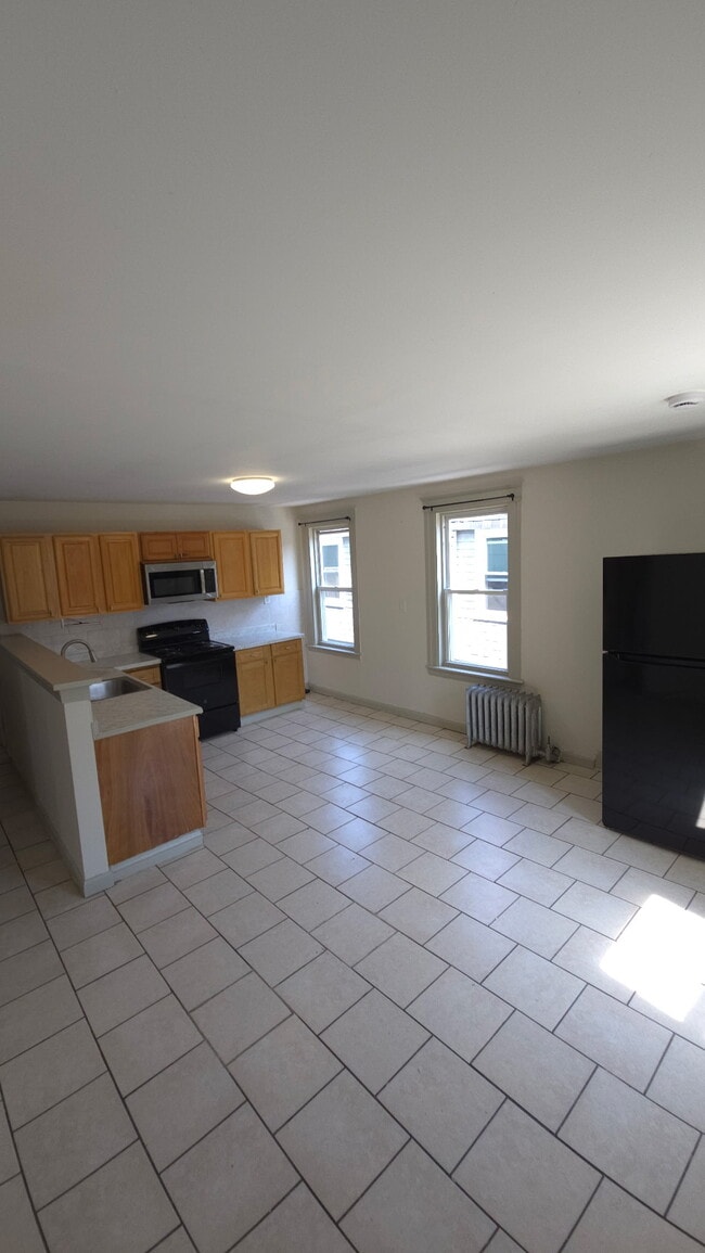 Building Photo - 86A Elm St
