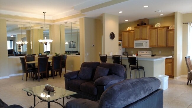 Building Photo - Seasonal 3-Bedroom 2-Bath, Single Family Home with a 2 Car Garage located in Stoneybrook!