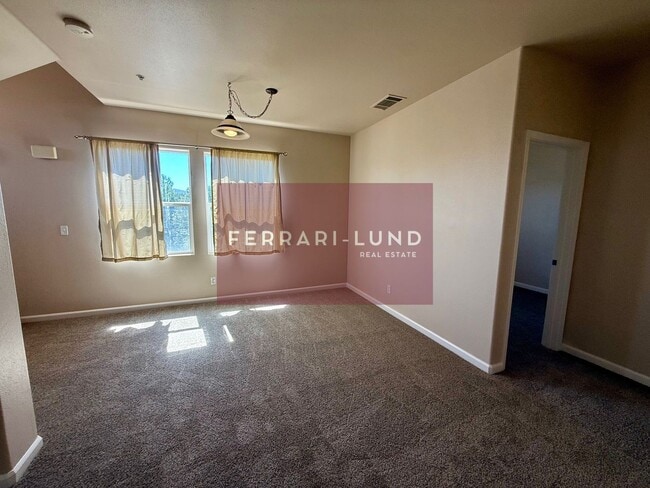 Building Photo - Beautiful townhome in Fallen Leaf , only 35 minutes from Incline Village-  Kay DeAlba Property!!!