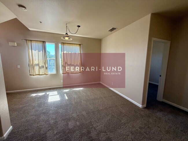 Foto del edificio - Beautiful townhome in Fallen Leaf , only 35 minutes from Incline Village-  Kay DeAlba Property!!!