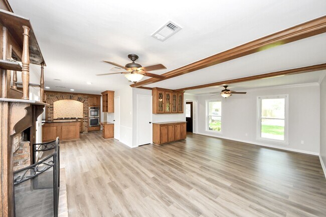 Foto del edificio - 3923 Cypress Lake Dr