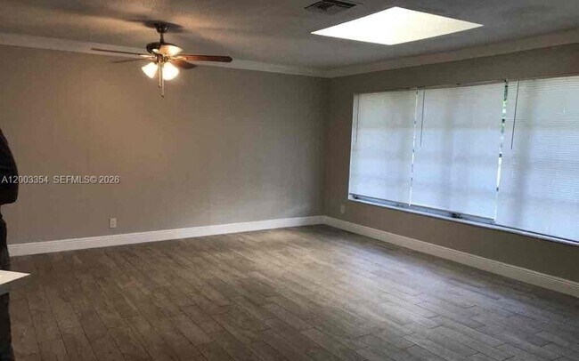 Foto del edificio - 4882 Pine Cone Ln