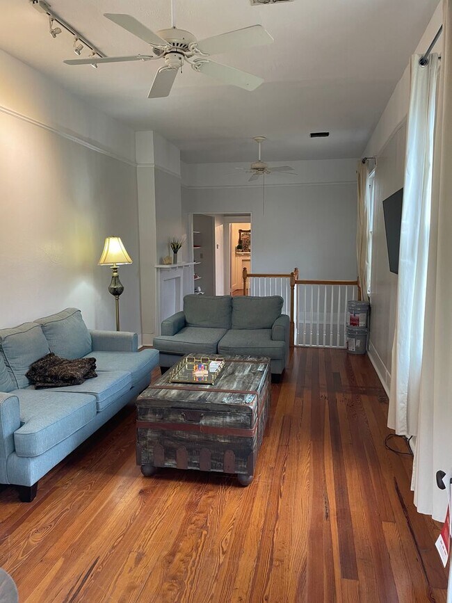 Foto del edificio - 3115-3115 Constance St