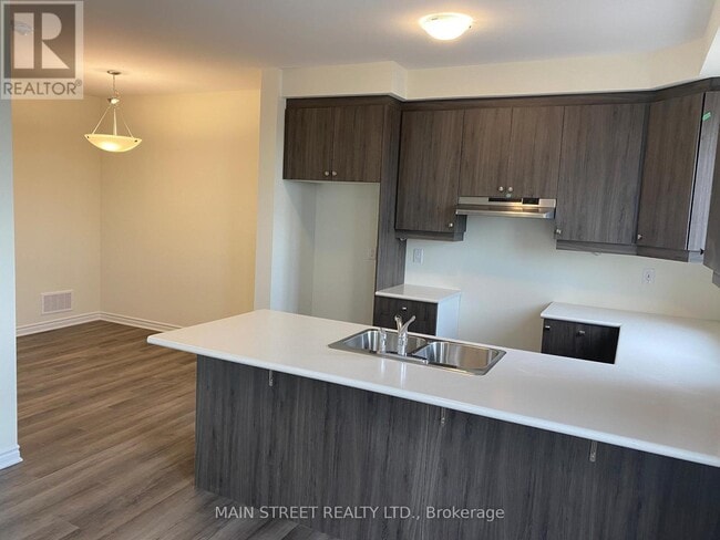 Photo du bâtiment - 899 Ash Gate