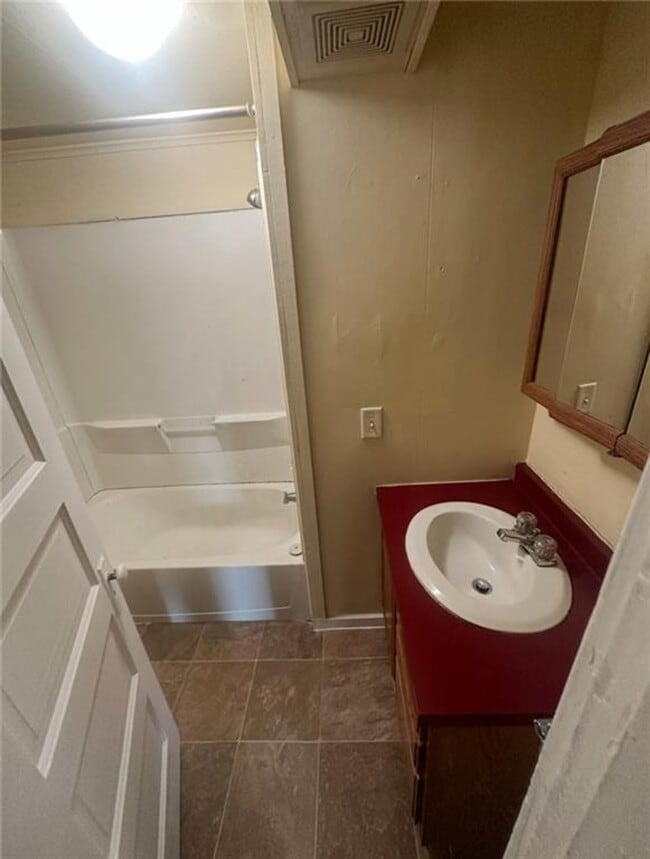 Building Photo - 328 6th St W