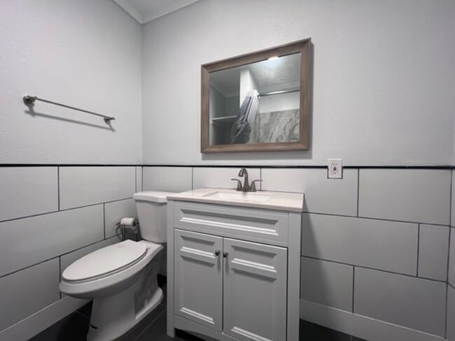 Building Photo - Upgraded Large Home