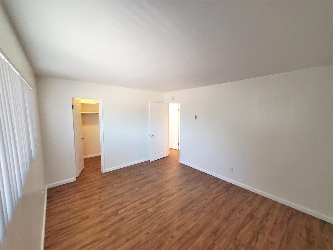 Building Photo - 1304 Roxanne Dr