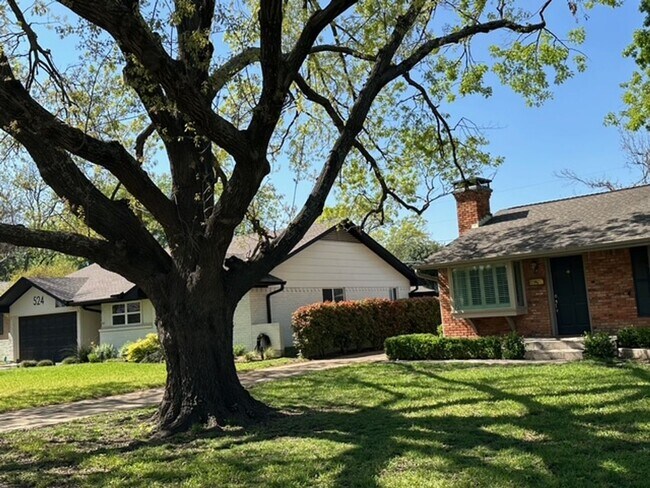 Building Photo - 522 Westwood Dr