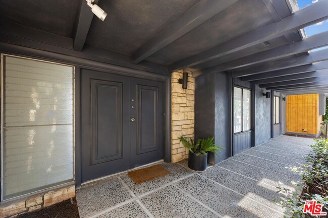 Building Photo - 1492 Blue Jay Way