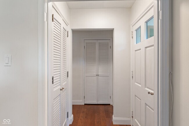 Foto del edificio - 6380 Hazelwood Ave