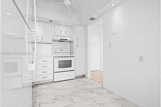 Building Photo - 1000 St Charles Pl