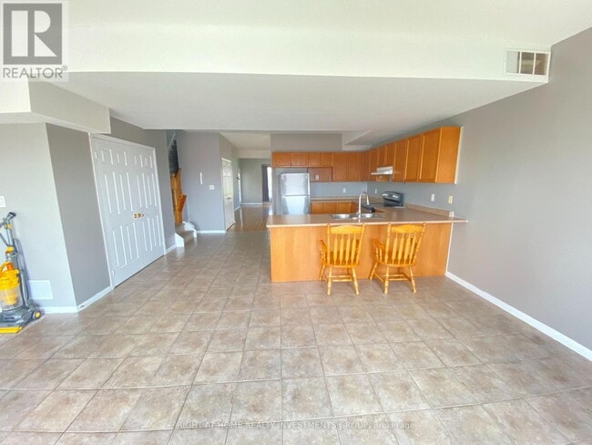Building Photo - 335 Edgehill Dr