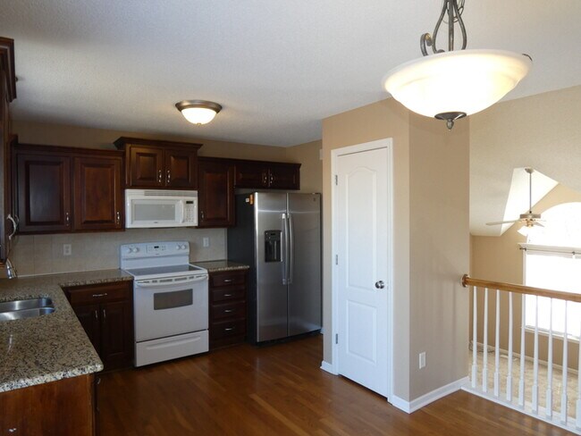 Foto del edificio - 9304 NE 116th Ter. Kansas City, MO Lots of...