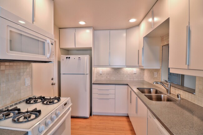 Building Photo - 2947 McKinley Dr