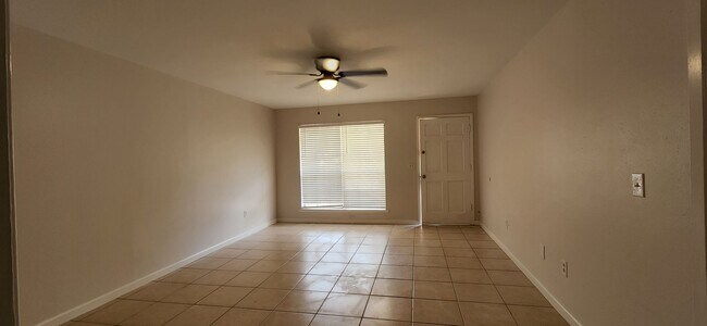 Building Photo - Beverly Dr. Duplex