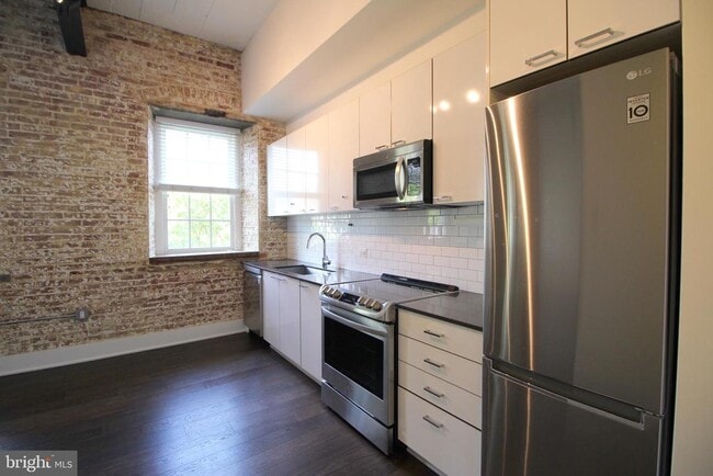 Building Photo - 515 N Washington St